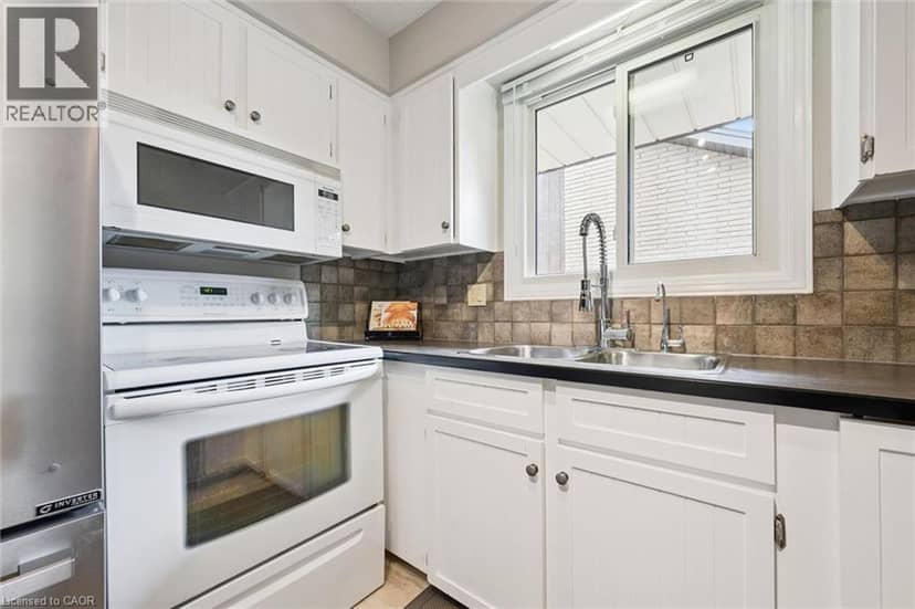 21 COLEBROOK Court — photo 13 of 40