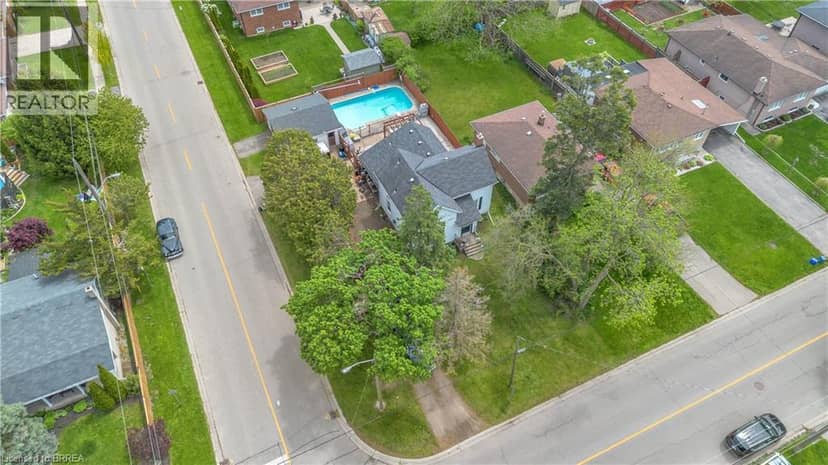 35 JAMES Avenue, Brantford, photo 2