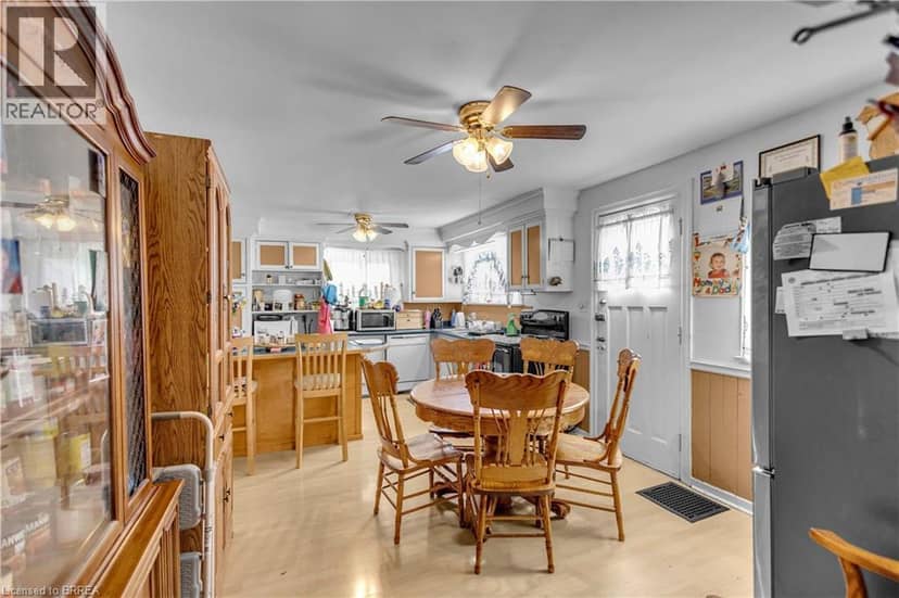 35 JAMES Avenue, Brantford, photo 5