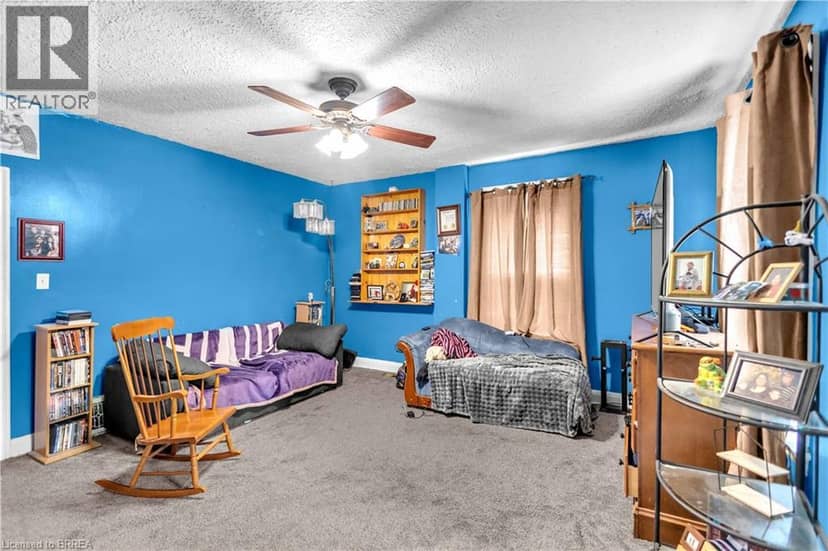 35 JAMES Avenue, Brantford, photo 7