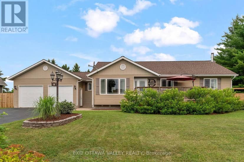 62 Meadowview Drive, Whitewater Region, photo 2