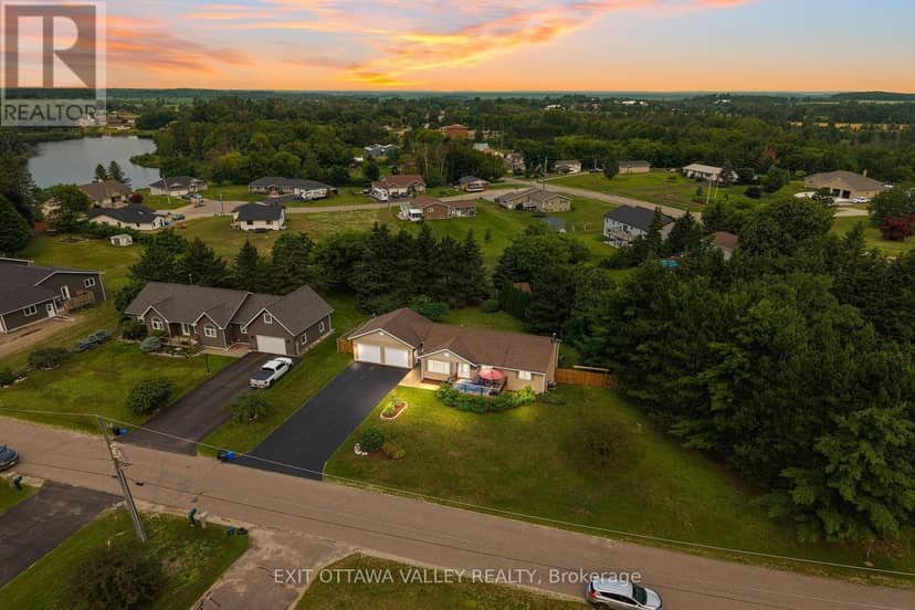 62 Meadowview Drive, Whitewater Region, photo 3
