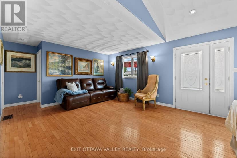 62 Meadowview Drive, Whitewater Region, photo 4