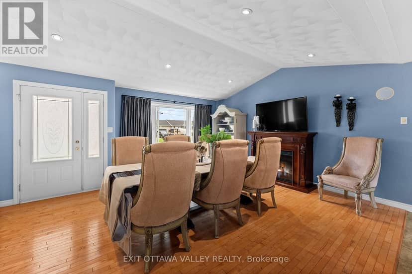 62 Meadowview Drive, Whitewater Region, photo 6
