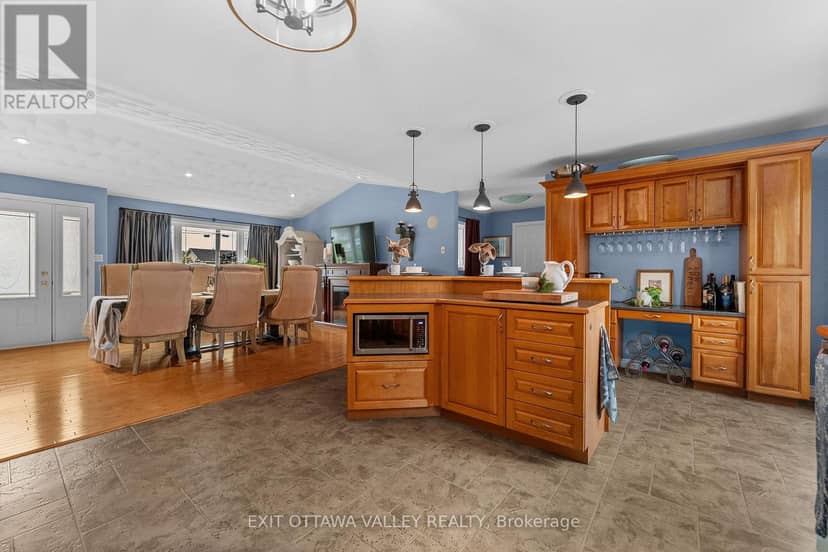 62 Meadowview Drive — photo 9 of 40