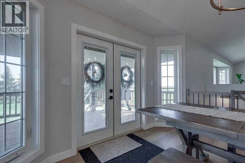 24219  413 Township Road, Rural Lacombe County, photo 2