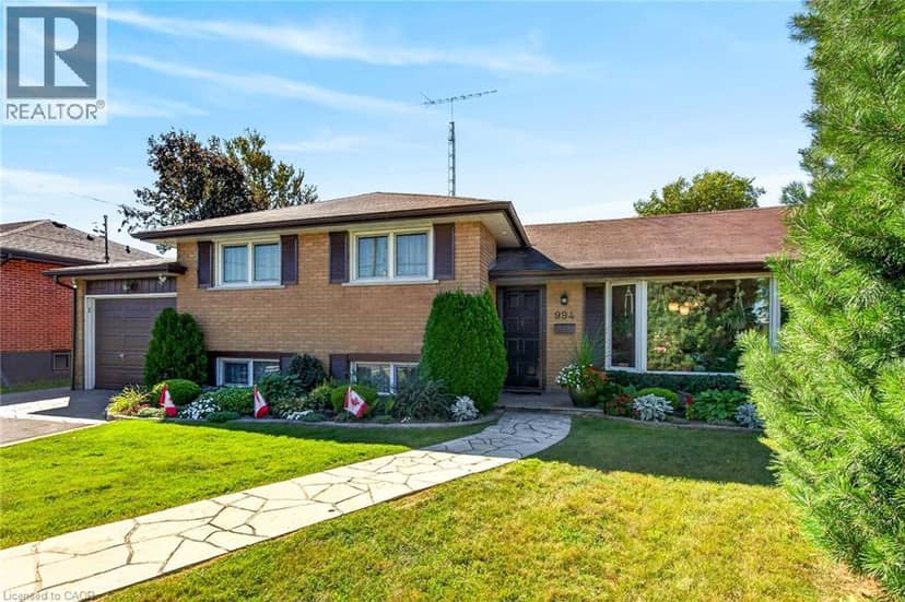 994 BARTON Street, Stoney Creek, photo 2