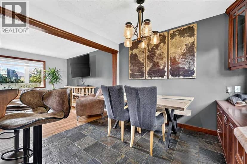 624 24 Avenue NE — photo 10 of 40