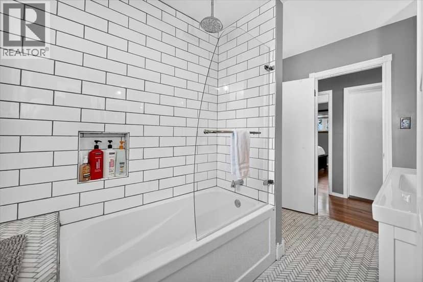 624 24 Avenue NE — photo 22 of 40