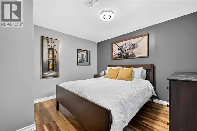 624 24 Avenue NE — photo 33 of 40