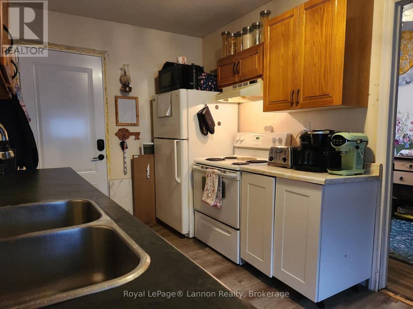 342 Amelia Street E — photo 11 of 27