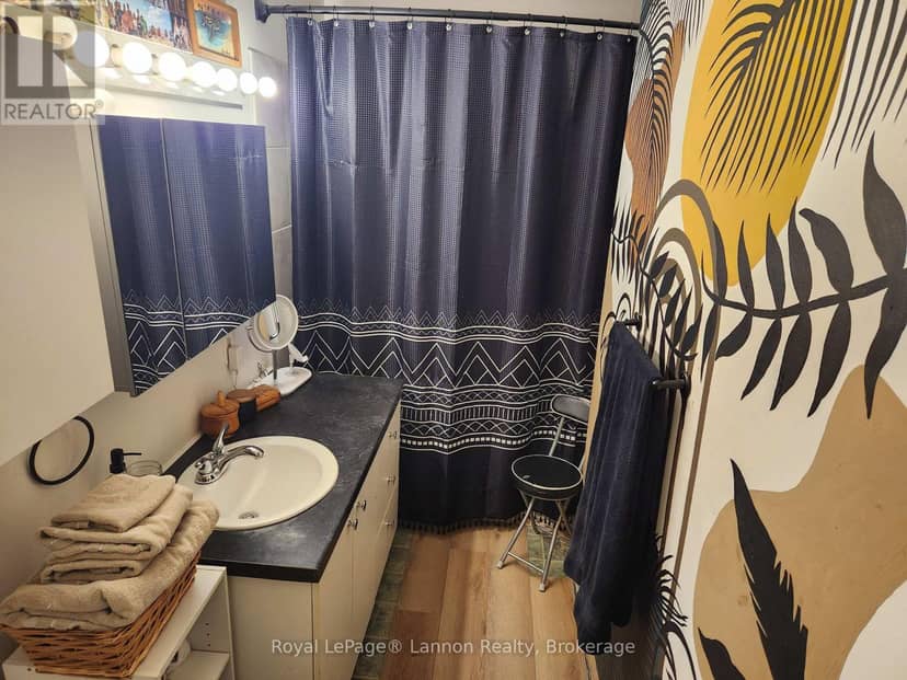 342 Amelia Street E — photo 9 of 27