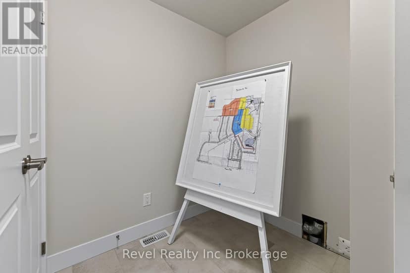 325 Kading Crescent — photo 18 of 40