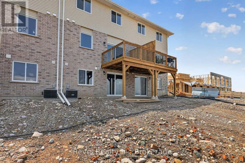 325 Kading Crescent — photo 40 of 40