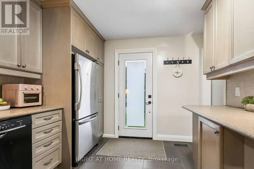 19 Flempton Crescent — photo 12 of 32