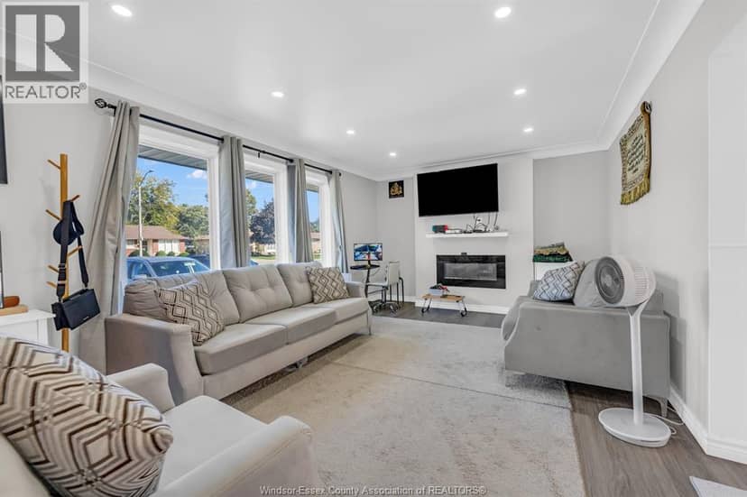 4131 Mount Royal DRIVE — photo 3 of 40