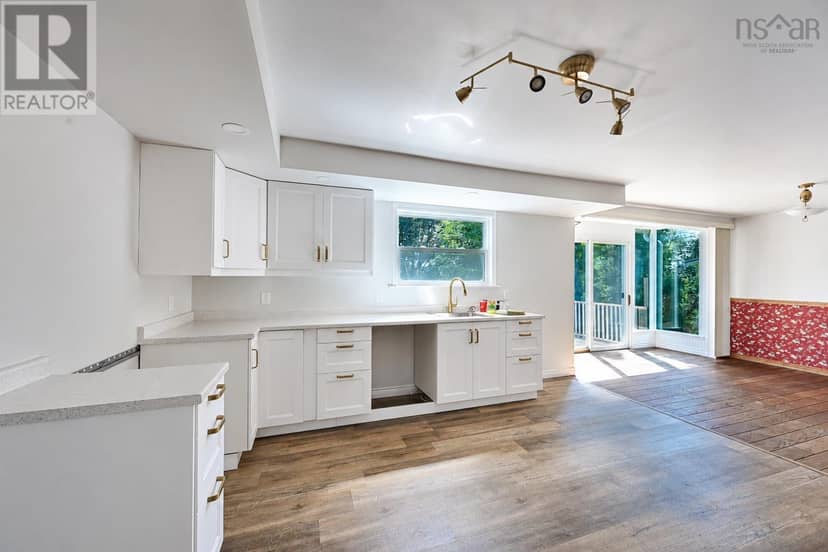 21 Brown Street — photo 10 of 40