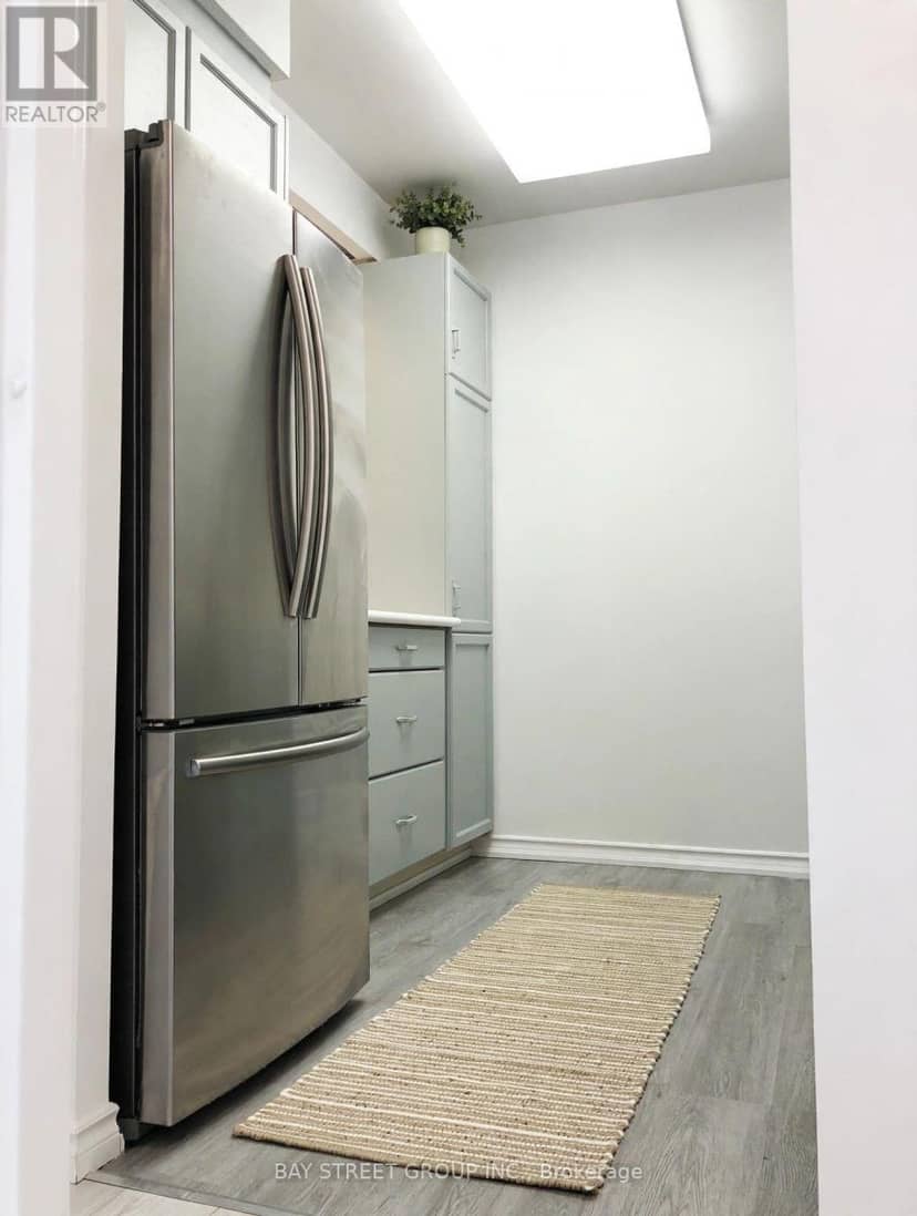 308 - 284 Bloor Street W — photo 15 of 27