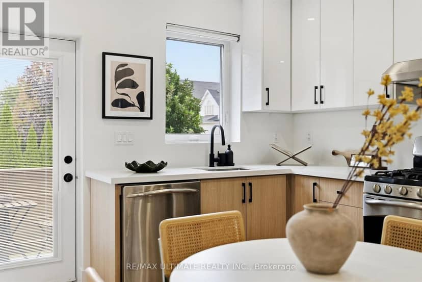 90 Rowntree Avenue — photo 11 of 35