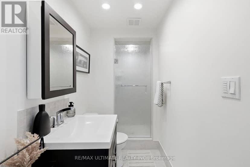 90 Rowntree Avenue — photo 17 of 35