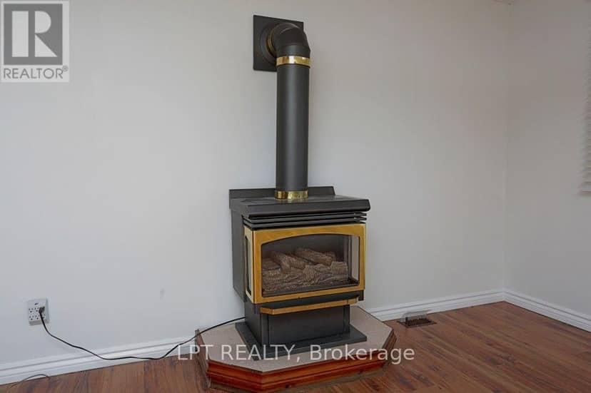 25 Maple Grove Road — photo 6 of 27