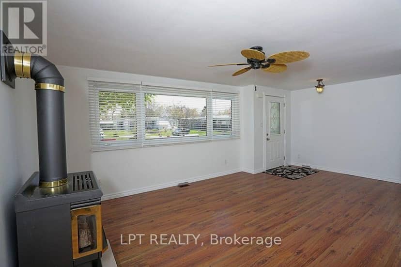 25 Maple Grove Road — photo 4 of 27