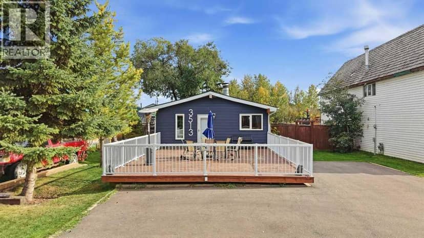 3513 50 Avenue, Sylvan Lake, photo 2