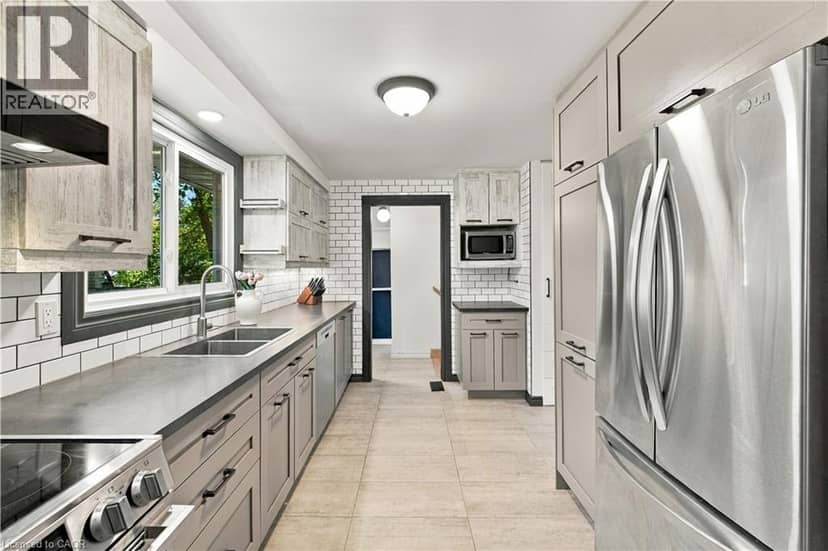 178 LAURENTIAN Drive — photo 12 of 39