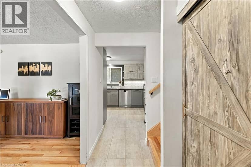 178 LAURENTIAN Drive — photo 4 of 39