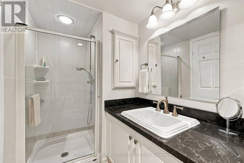 611 - 360 Watson Street W — photo 32 of 40