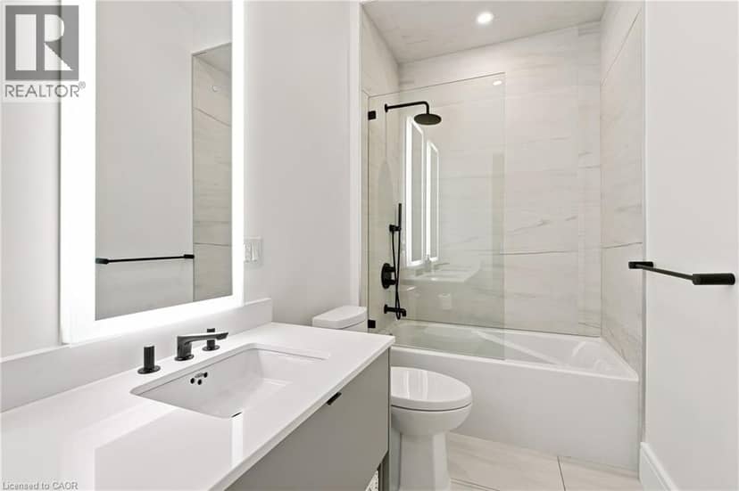 112 KING Street E Unit# PH5 — photo 18 of 37
