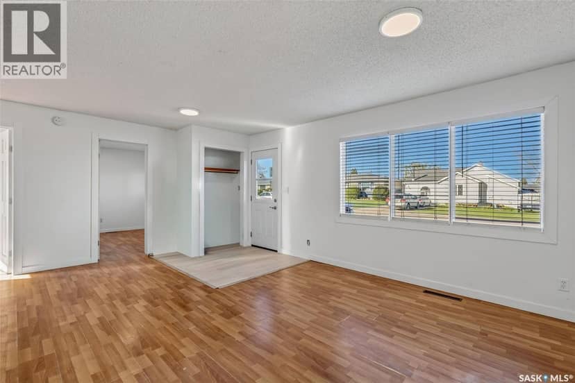147 30th STREET E, Prince Albert, photo 2