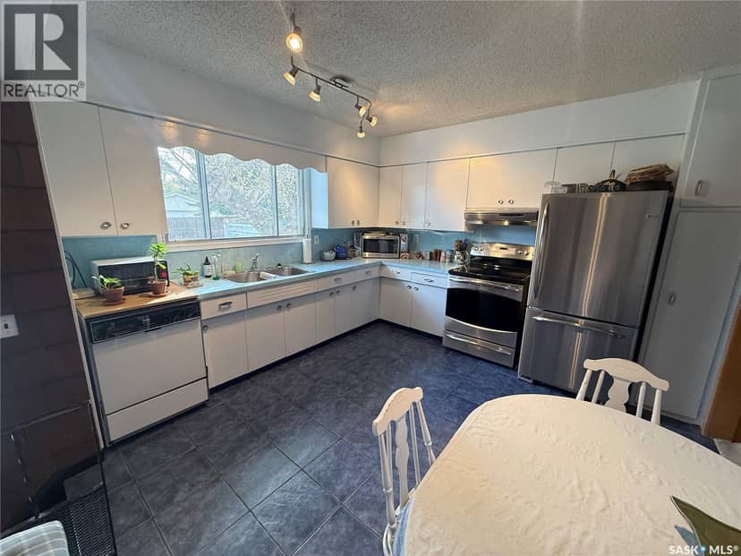2517 Wiggins AVENUE S — photo 14 of 35