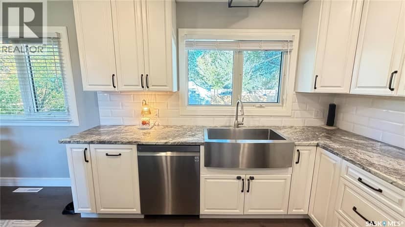 735 Jasper STREET — photo 15 of 40