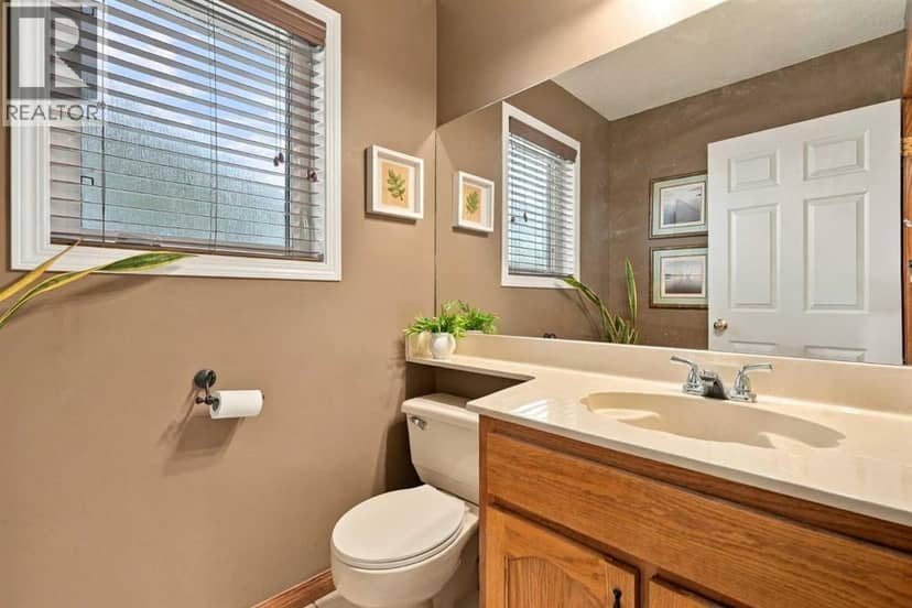 21 Mt Robson Close SE — photo 20 of 40