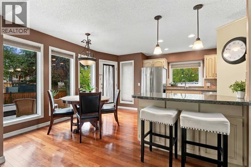 21 Mt Robson Close SE — photo 9 of 40