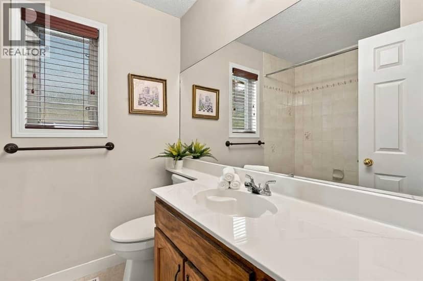 21 Mt Robson Close SE — photo 32 of 40