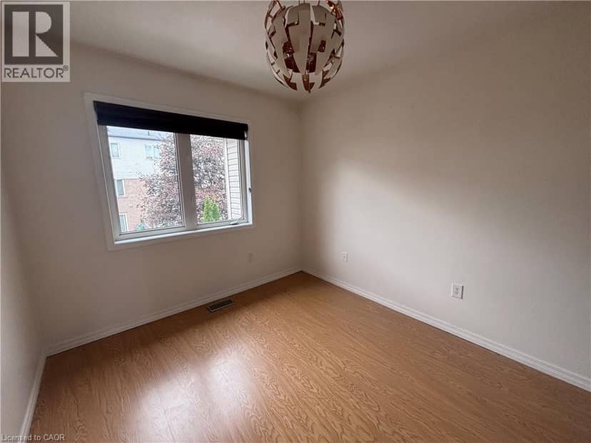 39 NEWPORT Crescent — photo 14 of 22