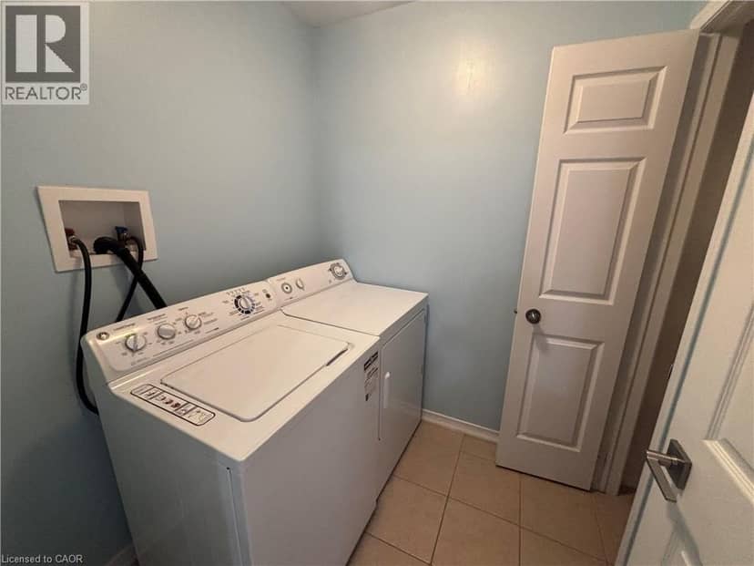 39 NEWPORT Crescent — photo 11 of 22