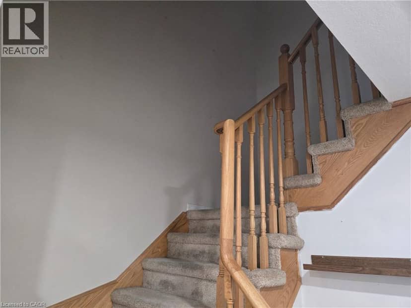 39 NEWPORT Crescent — photo 15 of 22