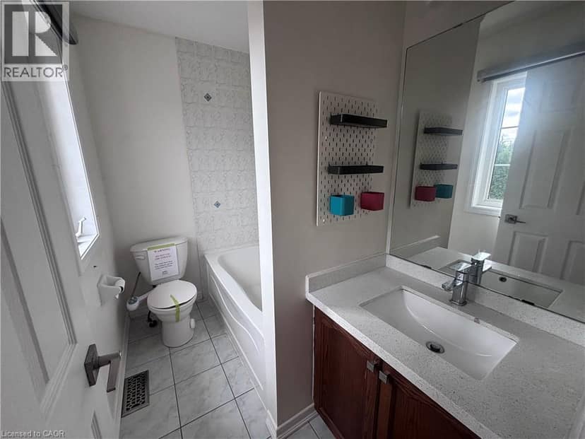 39 NEWPORT Crescent — photo 10 of 22