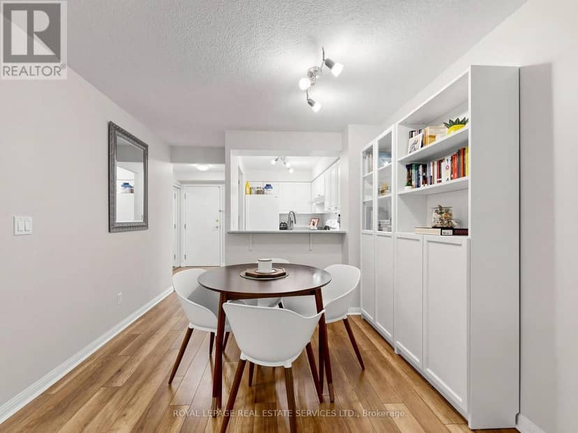 203 - 398 Eglinton Avenue — photo 14 of 40