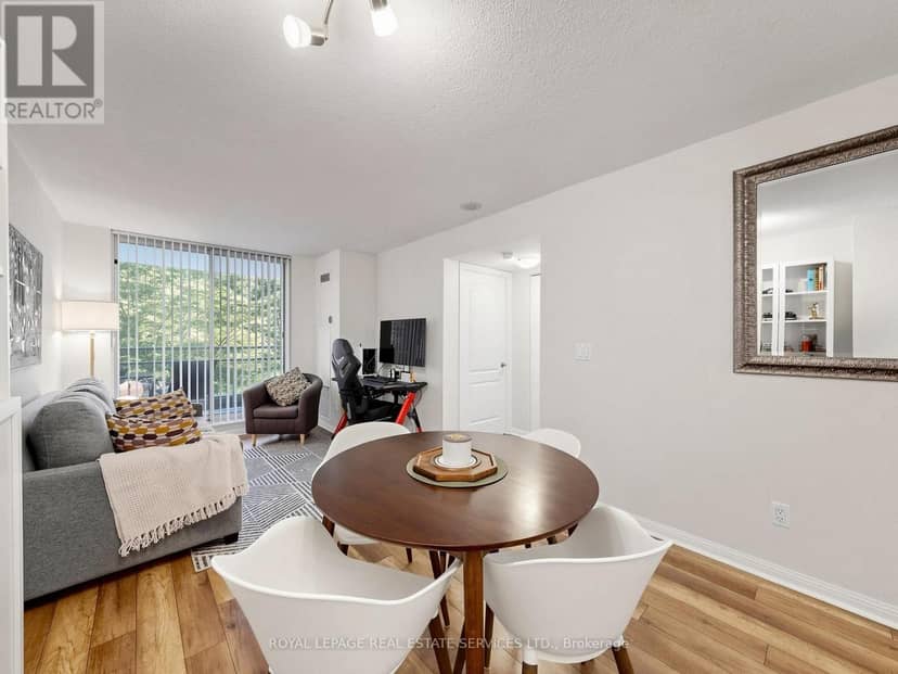 203 - 398 Eglinton Avenue — photo 18 of 40