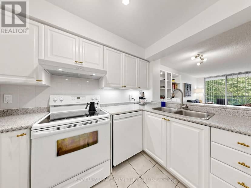 203 - 398 Eglinton Avenue — photo 19 of 40