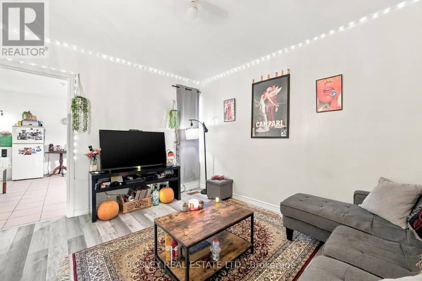15 Lumbervale Avenue, Toronto, photo 5