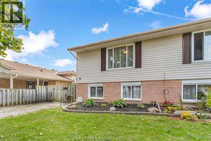 8 Timothy Crescent — photo 3 of 10
