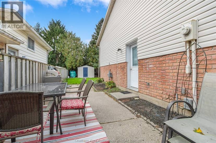 8 Timothy Crescent — photo 6 of 10