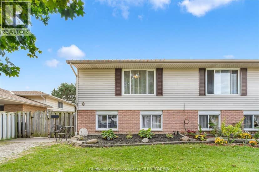 8 Timothy Crescent — photo 1 of 10