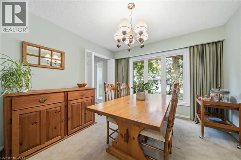 32 WAVERLEY Drive — photo 7 of 40