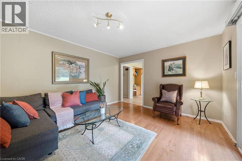 32 WAVERLEY Drive — photo 12 of 40